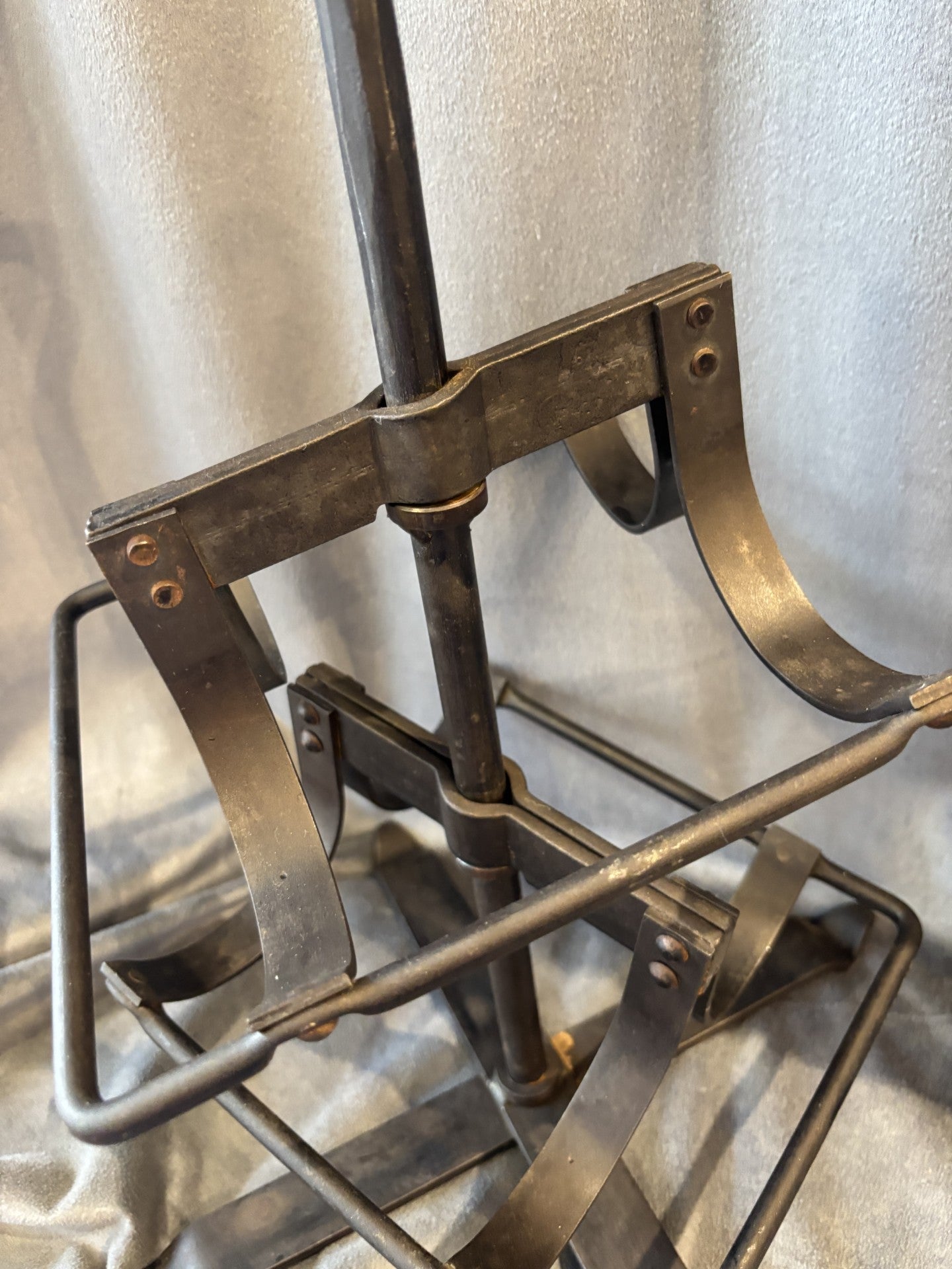 Ruffigt vintage vinställ i metal