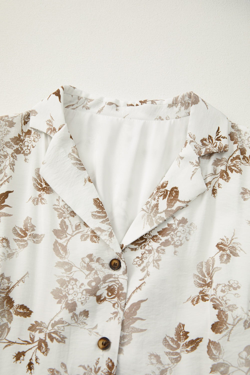 Mönstrad skjortklänning i vintagestil – luftig & tidlös