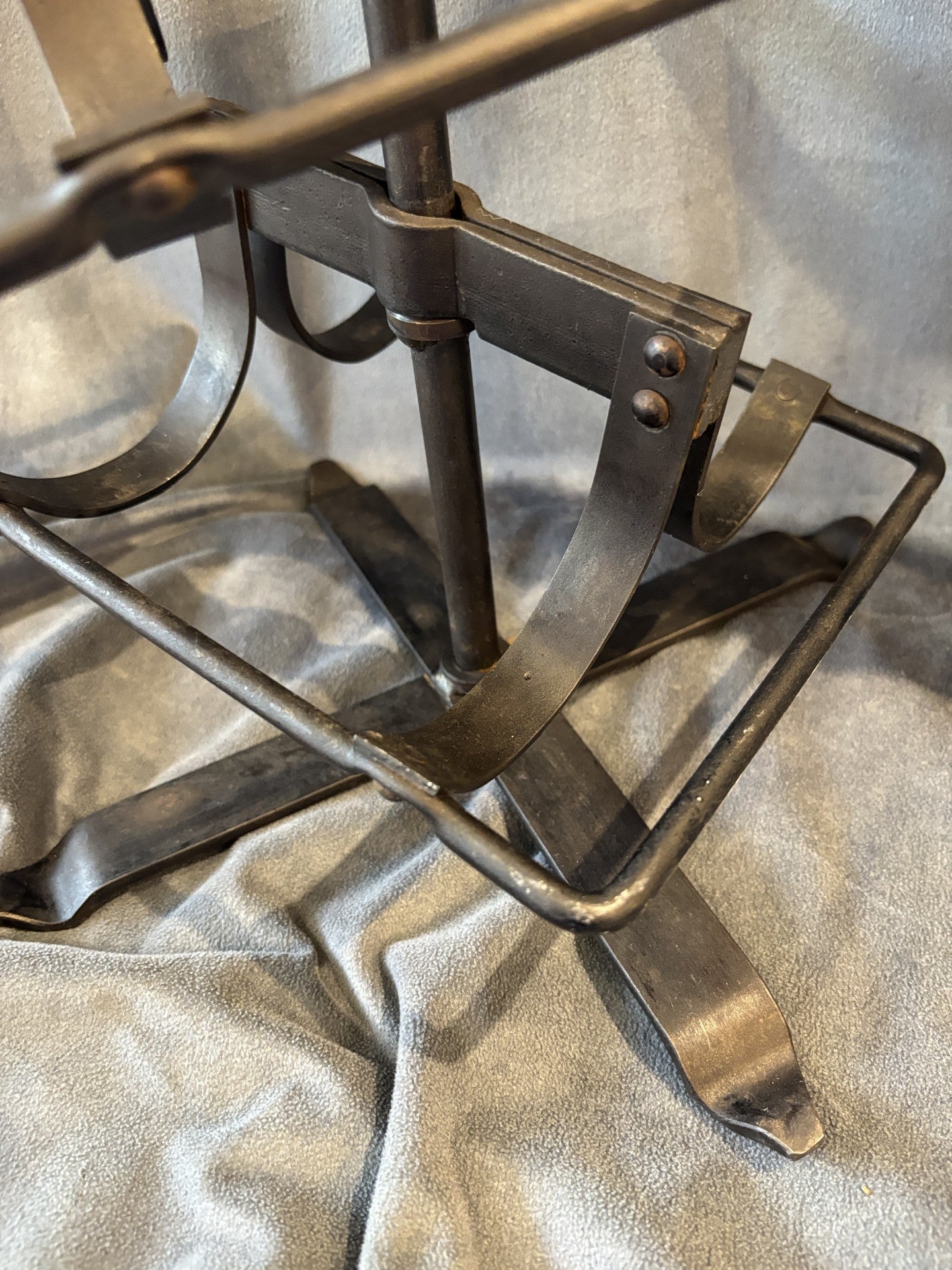 Ruffigt vintage vinställ i metal