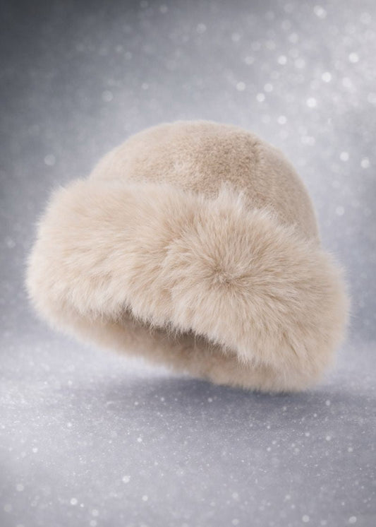 Pälsmössa i mjuk fuskpäls